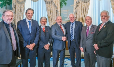 Antes de reunião com Biden, Lula se encontra com senador democrata Bernie Sanders