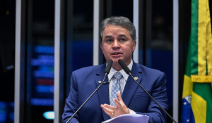 Efraim critica modelo do SUS e defende mudan&ccedil;a na gest&atilde;o da sa&uacute;de p&uacute;blica