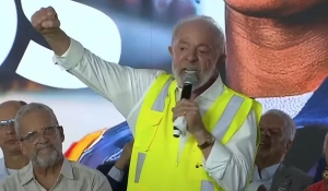 Em tom de campanha, Lula diz que quem quiser disputar contra ele &#039;tem que ir pra rua&#039; e afirma ter &#039;obsessão&#039; por alimento barato