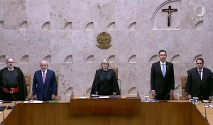 Em 1ª sessão após depredação do STF, Rosa Weber prega &#039;defesa diuturna e intransigente da Constituição&#039;