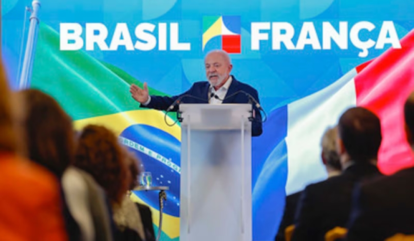 ‘Quem não acredita ainda em cessar-fogo é Rússia e Ucrânia’, diz Lula em viagem a Paris