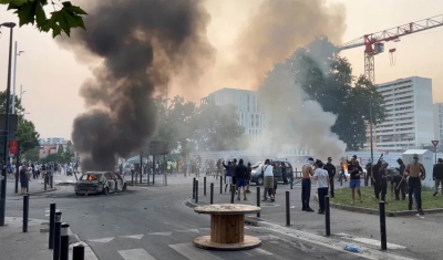 França mobiliza 40 mil policiais e prende 150 em protestos por morte de adolescente em blitz; atos se espalham pelo país