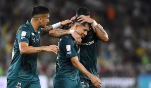 Savarino marca três vezes, e Fluminense goleia o Coritiba e vai a terceiro no Brasileirão