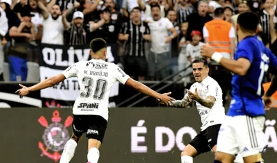 Com gols de Matheus Araújo e Róger Guedes, Corinthians vence o Cruzeiro na estreia no Brasileirão