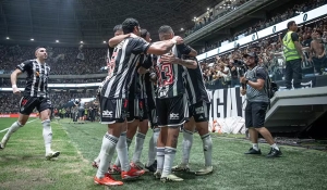 Atlético-MG vira sobre Vasco e abre vantagem na semi da Copa do Brasil