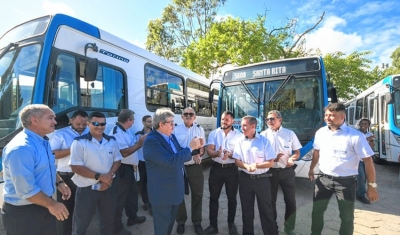 João Azevêdo acompanha entrega de 10 novos ônibus para o sistema de transporte púbico da Região Metropolitana de João Pessoa