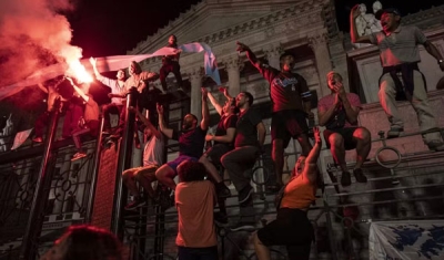 Argentina tem protestos em várias cidades contra &#039;decretaço&#039; de Milei