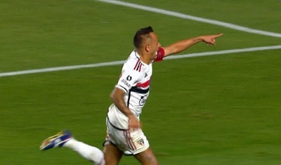 Golaço de Rafinha define Choque-Rei, e São Paulo abre vantagem contra o Palmeiras