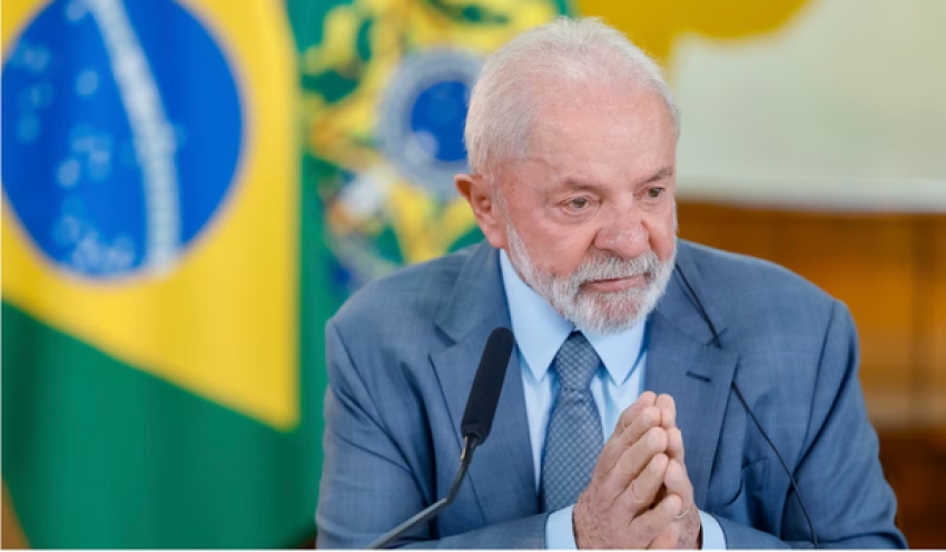 Lula se reúne com novo ministro da Previdência e presidente do INSS recém-empossado antes de viajar