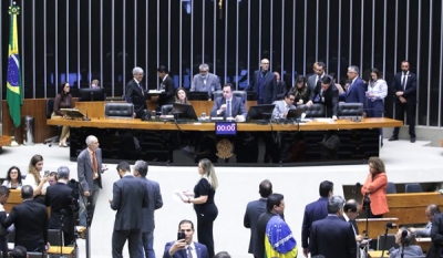 Congresso rejeita veto de Lula e proíbe &#039;saidinhas&#039; de presos do regime semiaberto para visitar suas famílias