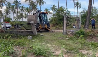 Órgãos municipais e de segurança fazem reintegração de posse no Polo Turístico Cabo Branco, na PB