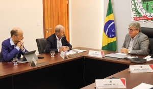 João Azevêdo destaca investimentos em segurança hídrica em reuniões com Banco Mundial e ANA