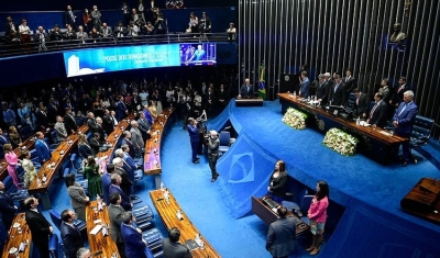 Senadores tomam posse na primeira reunião preparatória