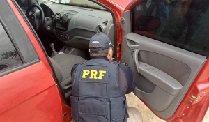 Carro roubado é apreendido ao ser usado para transporte de pacientes de cidade do interior da Paraíba