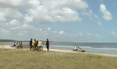 Casal morre afogado após tentar salvar filho em praia de Lucena, na Paraíba