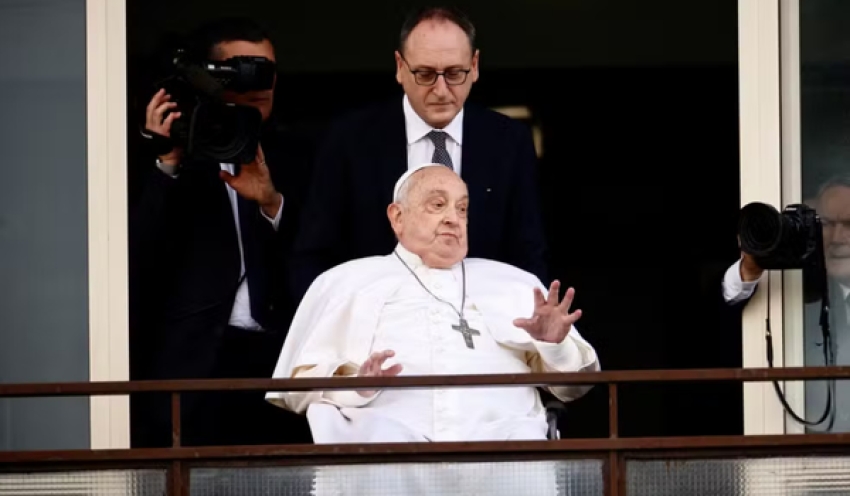 Papa Francisco: médicos pensaram em parar tratamento e deixá-lo morrer durante momento crítico na internação