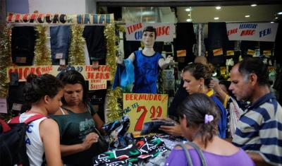 Vendas no comércio crescem 0,6% de agosto para setembro, diz IBGE