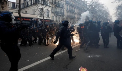 Franceses se revoltam e fazem greve contra reforma da Previdência de Macron