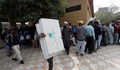 Explosões perto de escritórios de candidatos no Paquistão matam 22 na véspera das eleições