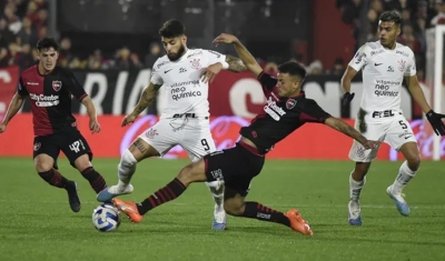 Corinthians segura empate com Newell’s e vai às quartas da Sul-Americana