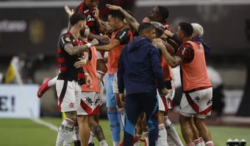 Flamengo domina o Botafogo e é campeão da Supercopa Rei