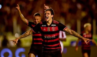 Com três gols de Pedro, Flamengo vence o Bangu e assume liderança do Carioca