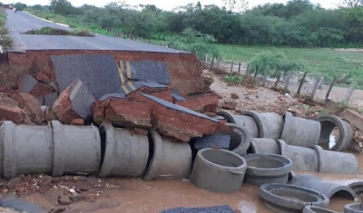 Estrada que liga o Distrito de Malhada da Roça à BR-412 é destruída após as fortes chuvas; açude da comunidade sangrou após 32 anos