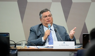 Em debate com senadores, Dino anuncia operações para apreender armas