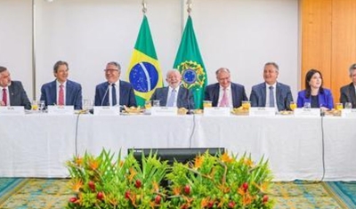 Após divergência com Haddad, Lula não aborda meta fiscal em reunião com a base aliada