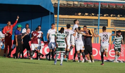 Botafogo-PB vence fora de casa, cola nos líderes e afunda Altos na lanterna da Série C