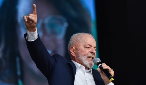 Lula diz que governo pode tomar medidas contra alta do dólar: ‘Não é normal’