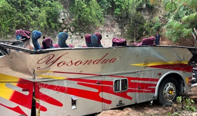 Ônibus com migrantes vira no México, e 18 morrem