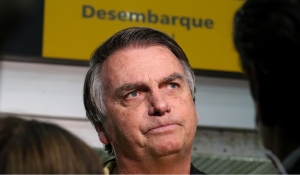 Bolsonaro diz que ausência na posse pode piorar relação de Trump com o Brasil