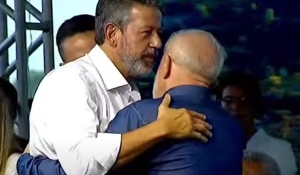 Em Alagoas, Lula agradece a Lira e diz que presidente da Câmara o &#039;ajudou muito&#039;