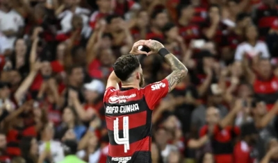 Flamengo vence Corinthians com gol heroico de Léo Pereira