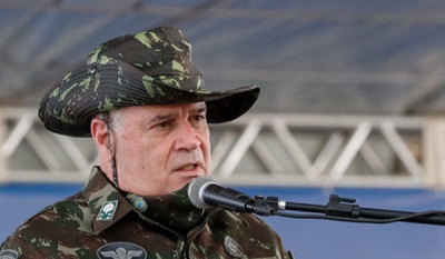 Ex-comandante do Exército diz que minuta apresentada por Bolsonaro era igual à encontrada com Torres