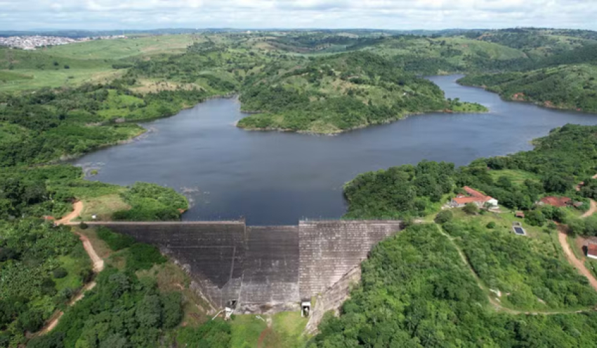 Barragem de Nova Camará, na PB, passa por obras após recorde de volume de água