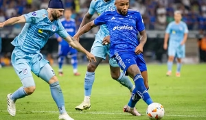 Cruzeiro vence Universidad de Quito e garante vaga direta nas oitavas de final da Copa Sul-Americana