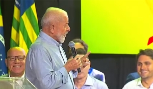 Lula diz que leilão de arroz foi anulado por &#039;falcatrua numa empresa&#039; e que governo financiará produção com &#039;garantia de preço&#039;