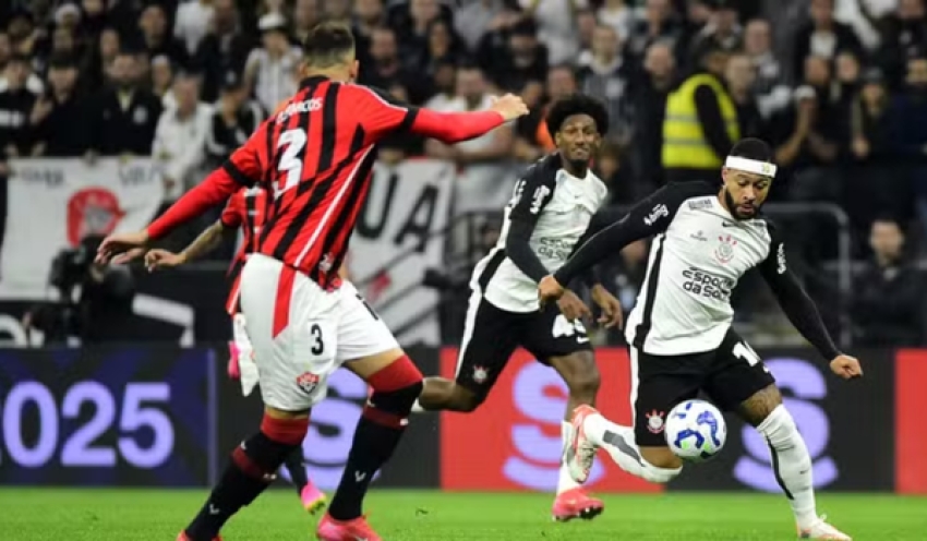Com trave e goleiros decisivos, Corinthians e Vitória empatam sem gols