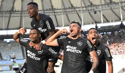 Botafogo supera o Fluminense, volta a vencer no Brasileirão e amplia vantagem na liderança