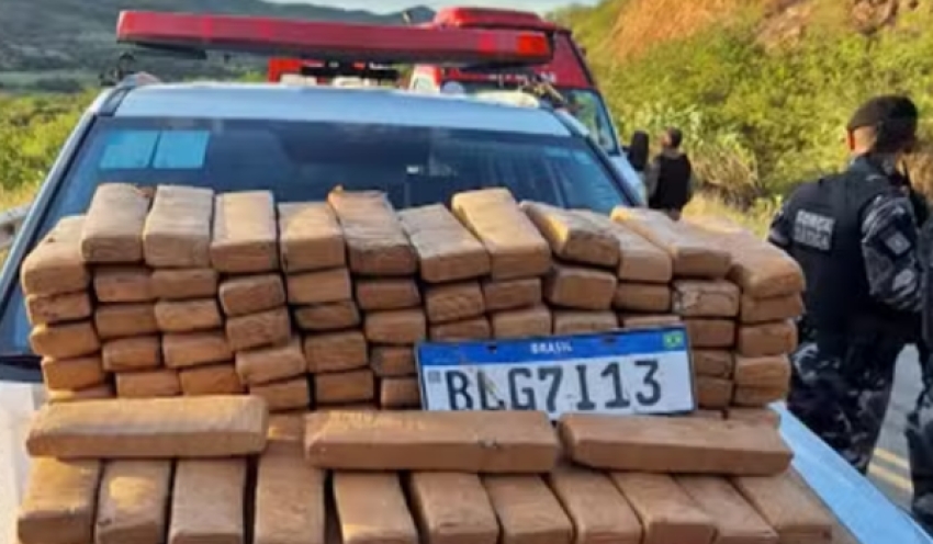 Caminhoneiro é preso em flagrante após tombar caminhão com carga de maconha no Sertão da Paraíba