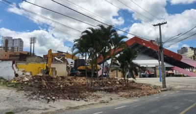 Demolições para ampliação do Parque do Povo em Campina Grande começam