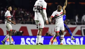 São Paulo vence o Cruzeiro no Morumbis e entra no G-4 do Brasileirão