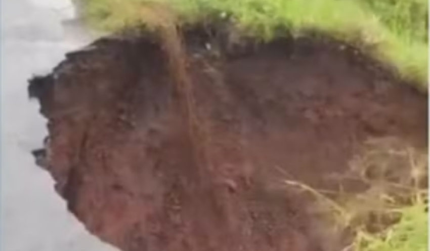 Parte de ponte que liga duas cidades no Brejo da PB desaba e é parcialmente interditada após chuvas