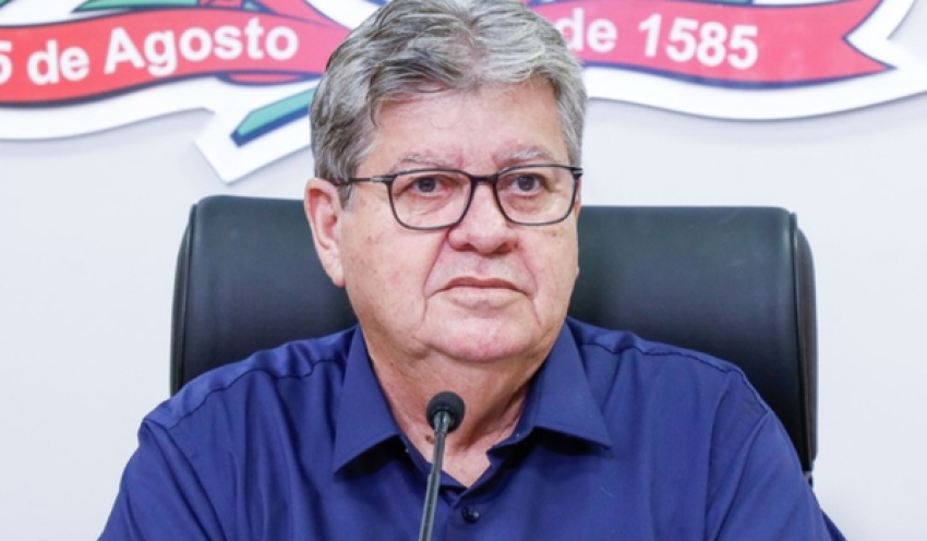 João Azevêdo anuncia pagamento da primeira parcela do 13º e salários de maio e junho dos servidores, somando mais de R$ 2,11 bilhões
