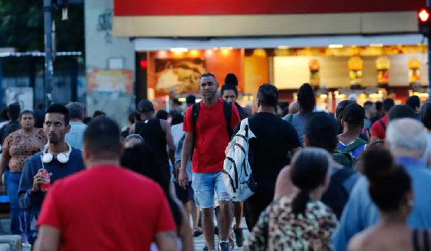 Desemprego chega a 5,8% no trimestre encerrado em abril, diz IBGE