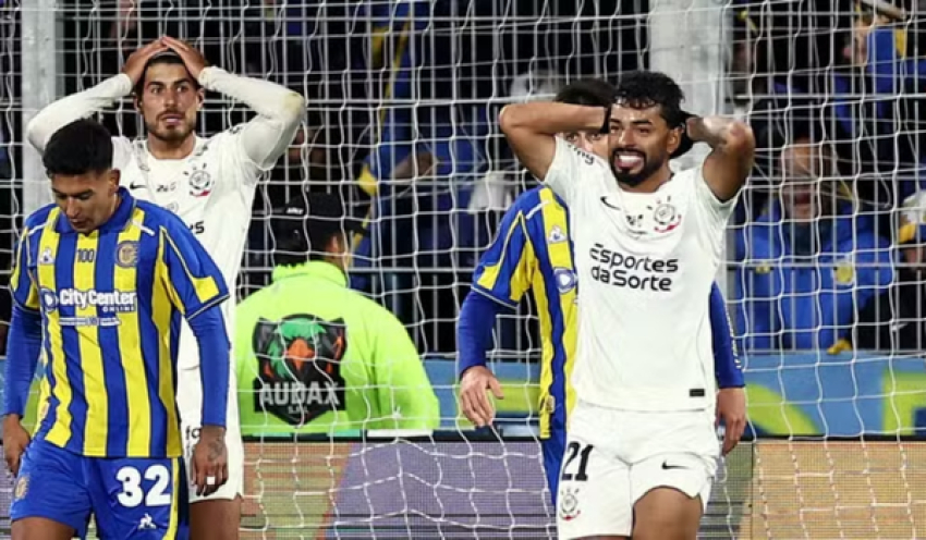 Corinthians tem jogador expulso, segura pressão e arranca empate sem gols com o Rosario Central