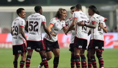 Com gol de falta de David Luiz, Flamengo vence o Cruzeiro e se mantém no G-4