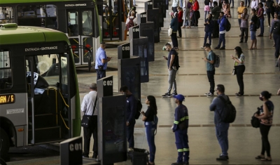 Serviços crescem 0,5% no país em julho